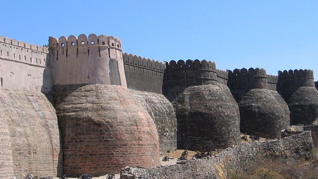 kumbhalgarh wall, length of great wall of india, great wall of india jaipur, kumbhalgarh fort history in hindi, kumbhalgarh fort photos, kumbhalgarh fort light and sound show, maharana, kumbhalgarh, rajasthan, tourism, incredible, UNESCO world heritage site, history of india, indian heritage, history of rajasthan, forts of rajasthan, mysterious places in India