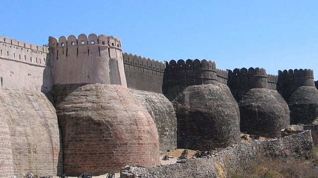 Kumbhalgarh wall, length of great wall of india, great wall of india jaipur, kumbhalgarh fort history in hindi, kumbhalgarh fort photos, kumbhalgarh fort light and sound show, maharana, kumbhalgarh, rajasthan, tourism, incredible, unesco world heritage site, history of india, indian heritage, history of rajasthan, forts of rajasthan, mysterious places in india