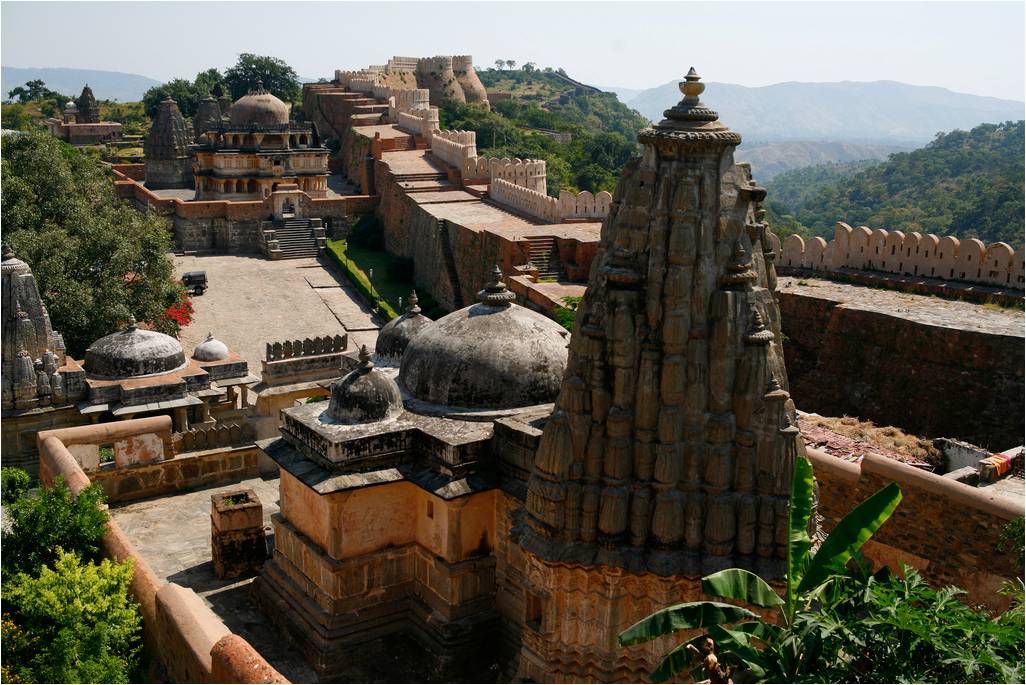kumbhalgarh wall, length of great wall of india, great wall of india jaipur, kumbhalgarh fort history in hindi, kumbhalgarh fort photos, kumbhalgarh fort light and sound show, maharana, kumbhalgarh, rajasthan, tourism, incredible, UNESCO world heritage site, history of india, indian heritage, history of rajasthan, forts of rajasthan, mysterious places in India