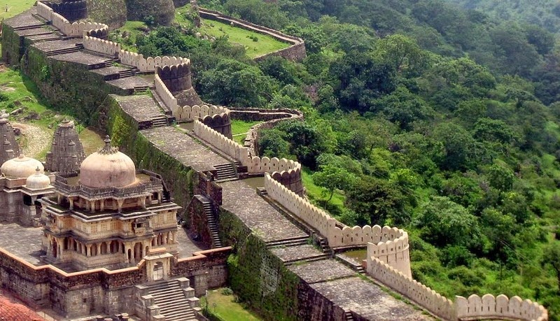 kumbhalgarh wall, length of great wall of india, great wall of india jaipur, kumbhalgarh fort history in hindi, kumbhalgarh fort photos, kumbhalgarh fort light and sound show, maharana, kumbhalgarh, rajasthan, tourism, incredible, UNESCO world heritage site, history of india, indian heritage, history of rajasthan, forts of rajasthan, mysterious places in India