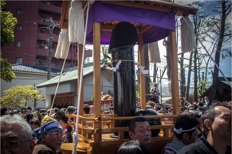 japan penis festival, penis festival, kawasaki, japan, kanamara matsuri, weird festivals, travel, asia, culture, hilarious, wtf, giant phallus, religion, fertility, shrine, japanese