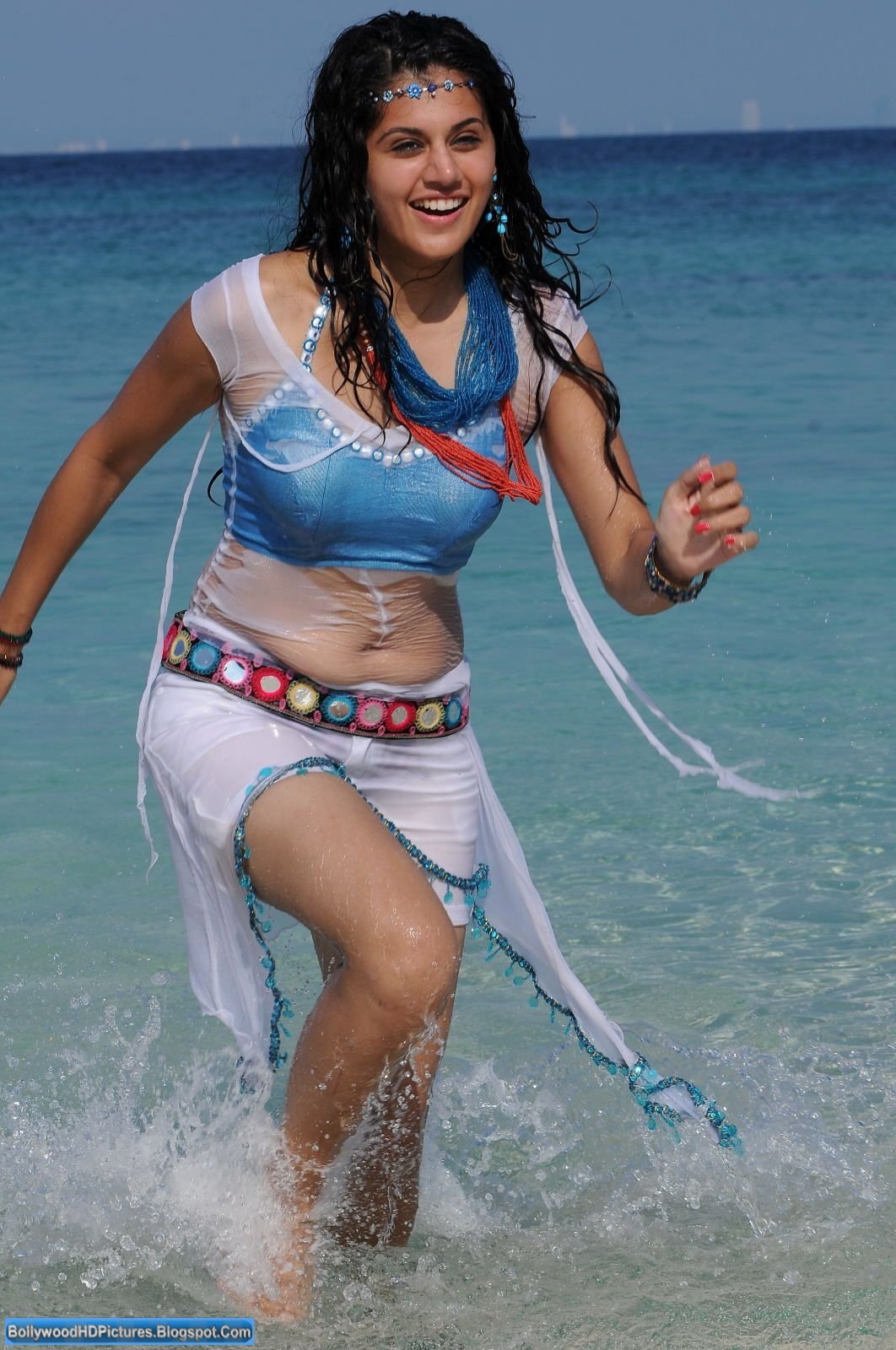 Tapsee pannu hot, tapsee pannu bikini