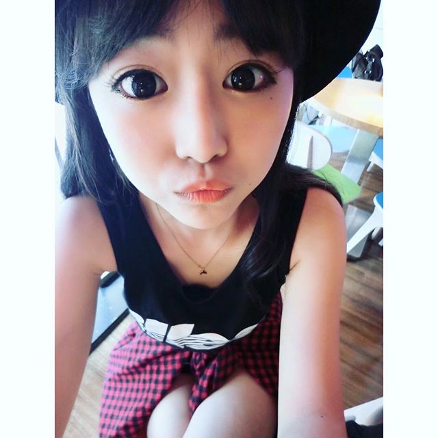 Cutest Taiwanese Waitress Weiwei 16 Viral Instagram Photos Mcdonald S Goddess Reckon Talk