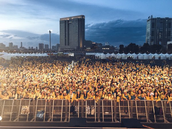 japan, minions, tokyo, charity, asia, japanese girls, minions run, japanese selfie, hot selfie, cute japanese