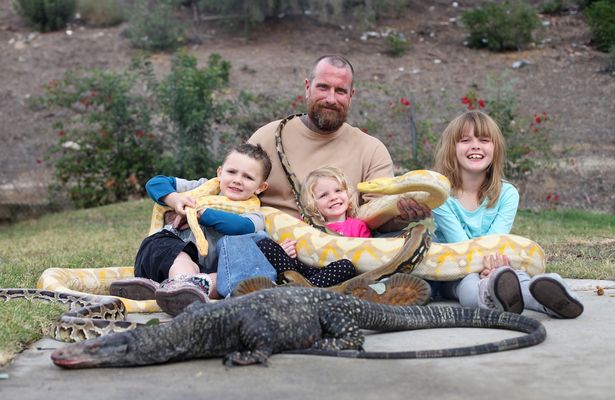 Eric leblanc, eric leblanc photo, america, children with snake, kids with python, kids with lizard, animals home, reptile lovers, california, dangerous pet, children playing with snakes, play with python, weird family, amazing, coolest dad