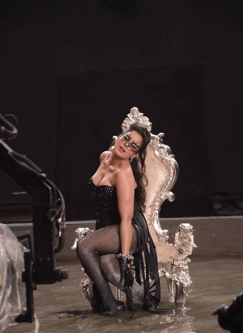 richa chadda, richa chadda hot, richa chadda sexy, richa chadda phoro, richa chadda fmh, richa chadda hot photoshoot, indian actress, bollywood actress, richa chadda twitter, richa chadda instagram
