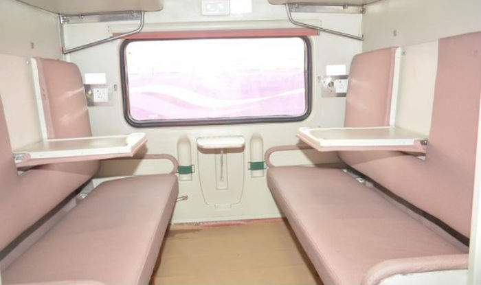 mahamana express, mahamana express photo, india, stupid, indian, news, up people, uttar pradesh, varanasi, dumb passengers, north india, stupid indian, bihari, bizzare