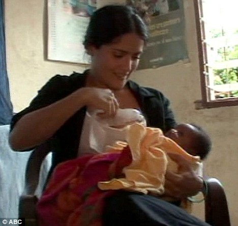 breastfeeding, celebrity breastfeeding, celebs breast, celebs boobs, instagram, brelfie, celebrity moms, breastfeeding selfies, social media, buzz, viral