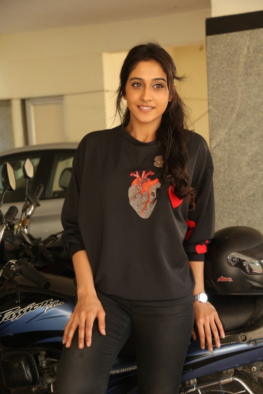 Regina Cassandra hot photo (14)