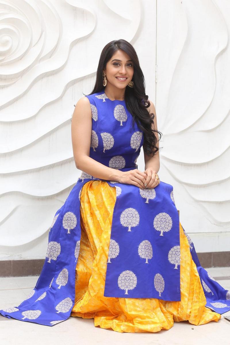 Regina Cassandra hot photo (7)