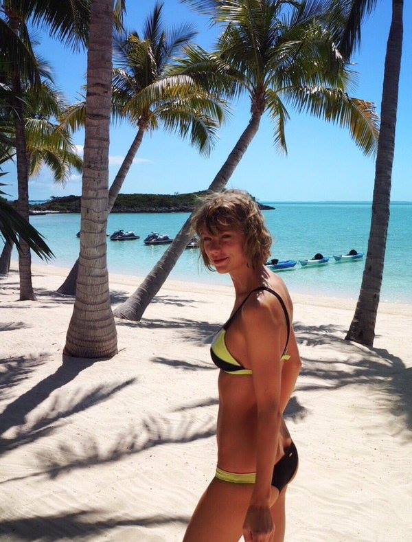 taylor swift hot bikini