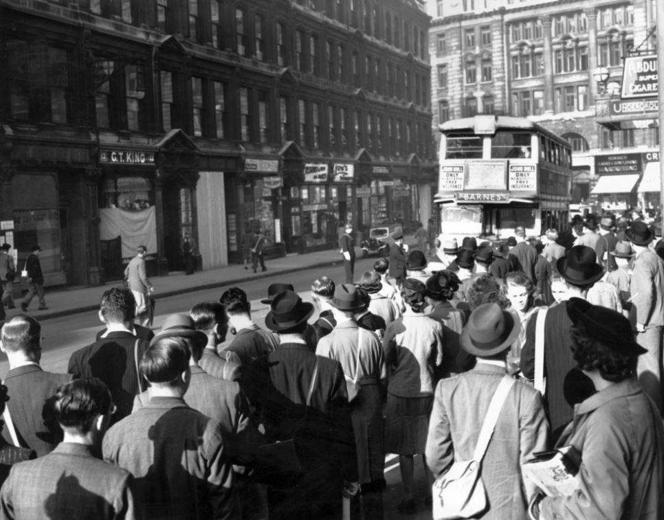 Downtown london old photo, ,london ,london old photo,london old pics,never seen london ,unseen photo london ,unseen london, london tram