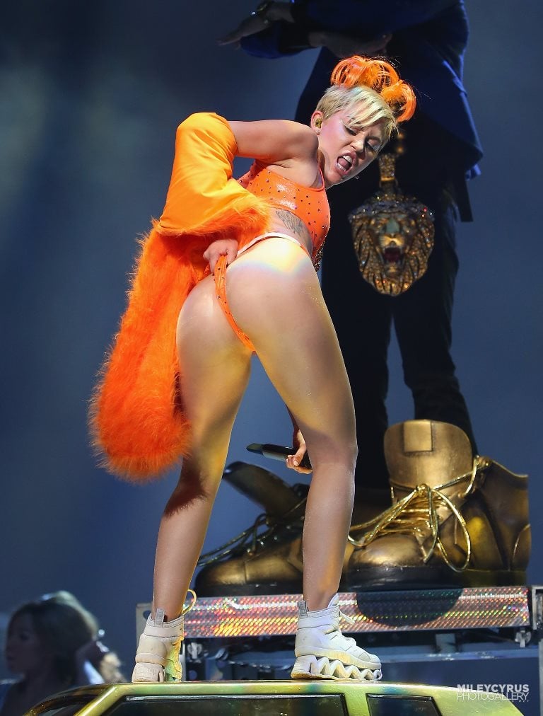 Sexy Pictures Of Miley Cirus 76