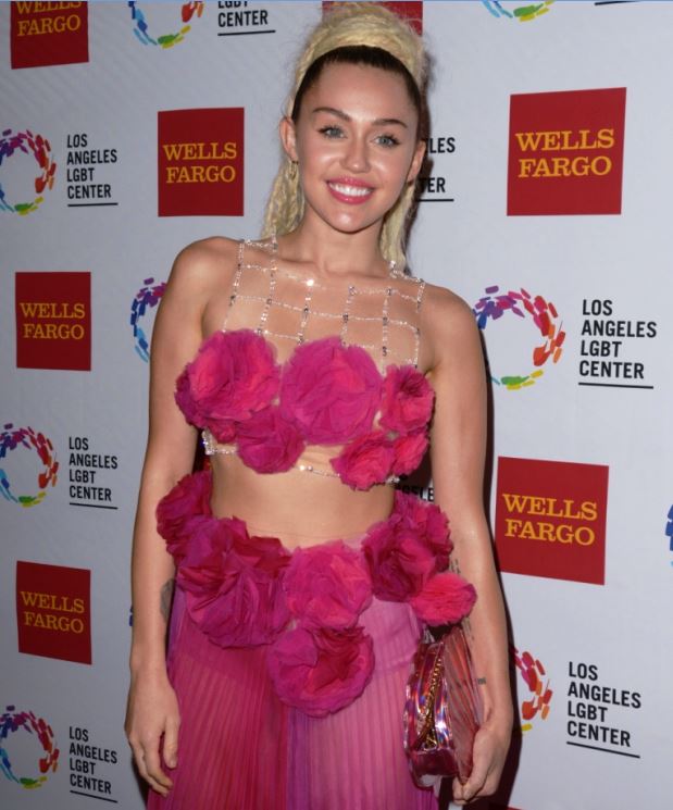 miley cyrus wallpapers,miley cyrus hot pics,miley cyrus sexy pics,miley cyrus latest pics,miley cyrus movie,miley cyrus hot photo,miley cyrus hd wallpaper