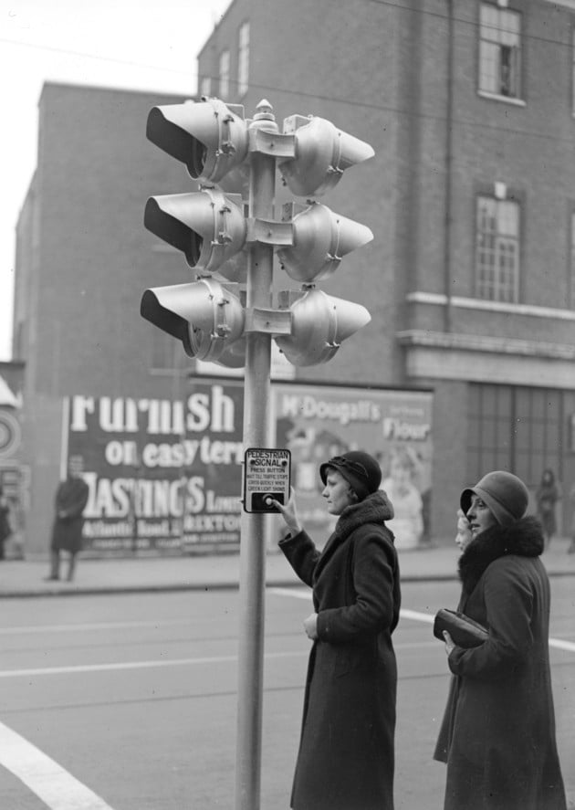 downtown london old photo, ,london ,london old photo,london old pics,never seen london ,unseen photo london ,unseen london, london tram