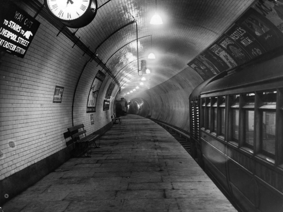 Downtown london old photo, ,london ,london old photo,london old pics,never seen london ,unseen photo london ,unseen london, london tram