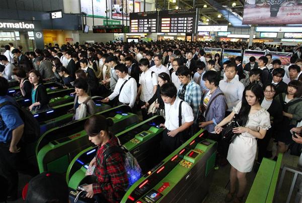 Japan, japanese train, japanese train pusher, pusher, asia, oshiya, weird, wtf, omg, railway system, tokyo, train pushers tokyo, railway station attendant