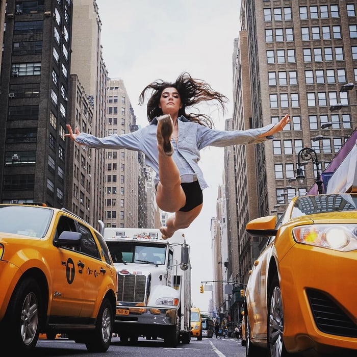 Outstanding Portraits Of Ballet Dancers Practicing On The Streets Of ...