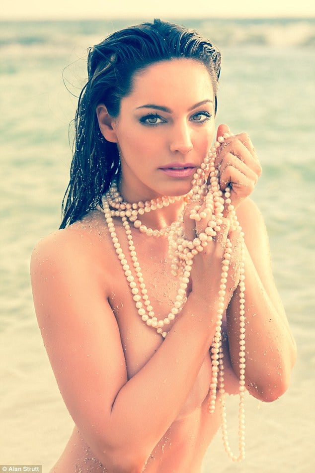 kelly brook, kelly brook body, kelly brook hot, kelly brook nude, perfect body, perfect size, perfect breast, ideal woman's body, kelly brook instagram, kelly brook wiki