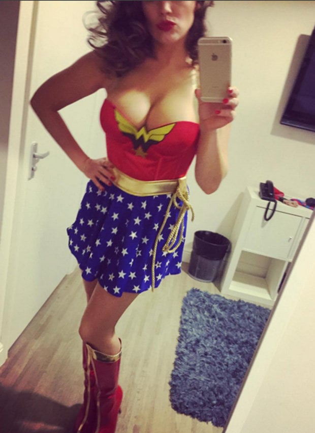 kelly brook, kelly brook body, kelly brook hot, kelly brook nude, perfect body, perfect size, perfect breast, ideal woman's body, kelly brook instagram, kelly brook wiki