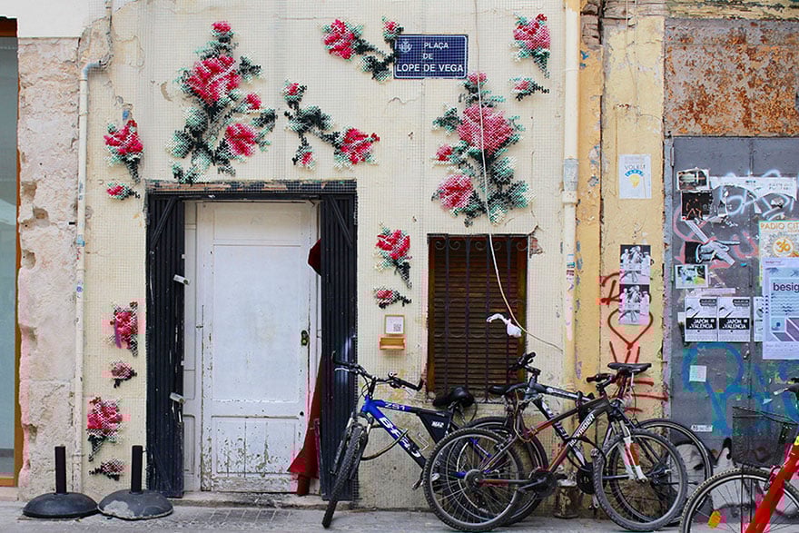 cross stitch art, street art, Raquel Rodrigo, creative, amazing, awesome, wow