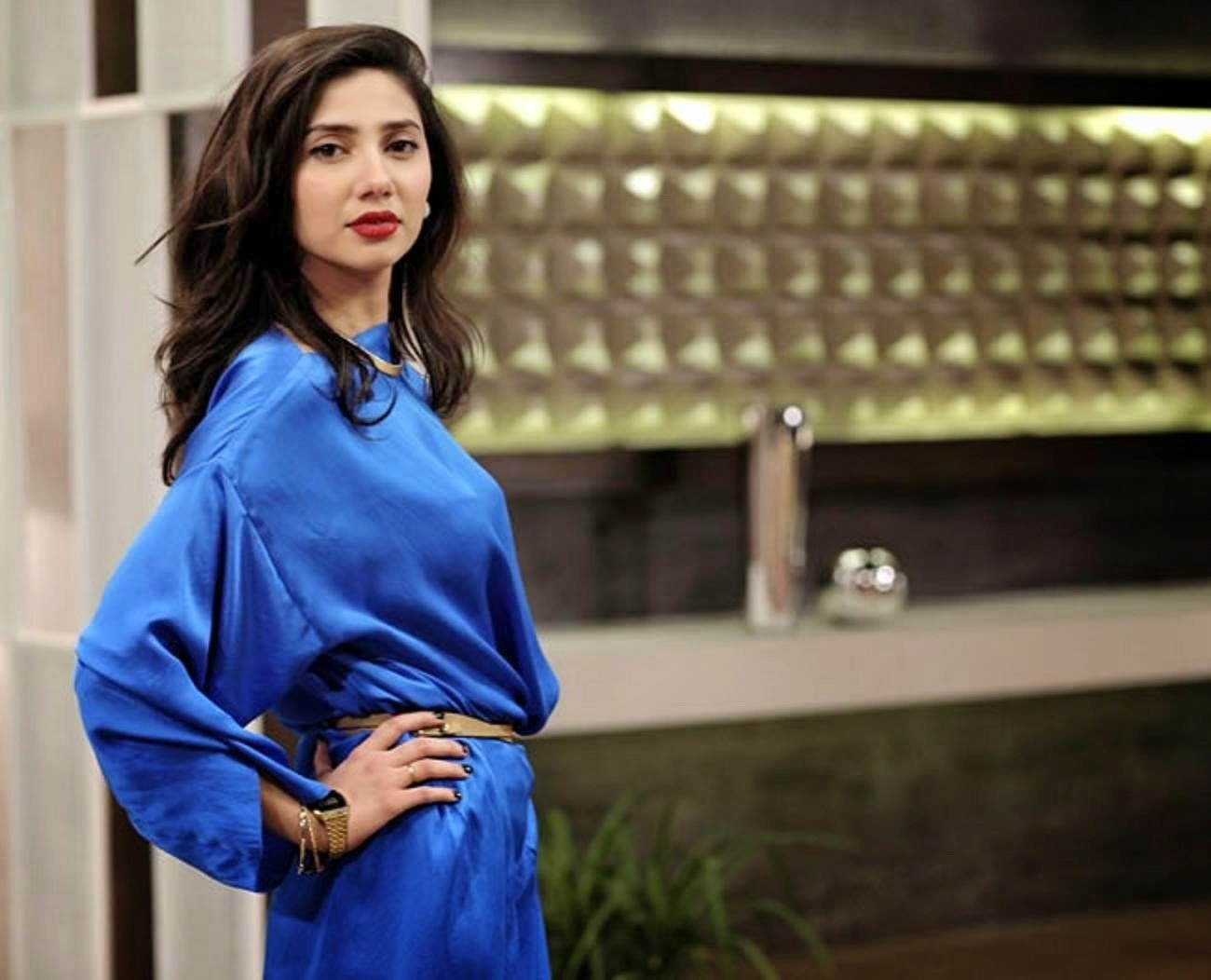 Mahira khan wallpapers,mahira khan hot pics,mahira khan sexy pics,mahira khan latest pics,mahira khan movie,mahira khan hot photo,raees actress, raees movie wallpaper , raees movie