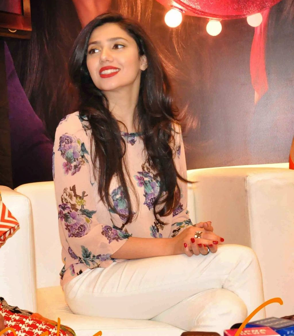 Mahira khan wallpapers,mahira khan hot pics,mahira khan sexy pics,mahira khan latest pics,mahira khan movie,mahira khan hot photo,raees actress, raees movie wallpaper , raees movie