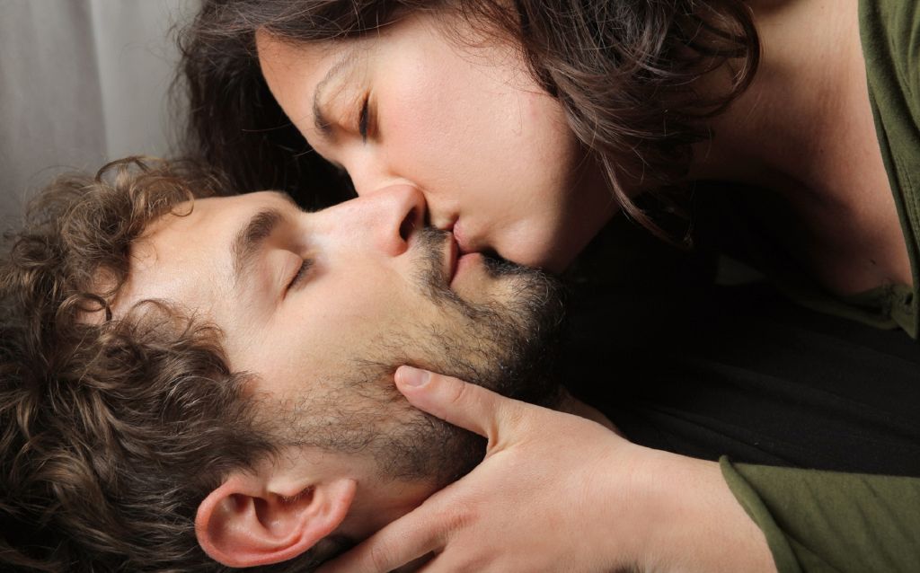 cuddle, cuddling, kissing makes you healthy, healthy kissing , healthy kiss,cuddling health, why to cuddle, cuddling health benefits