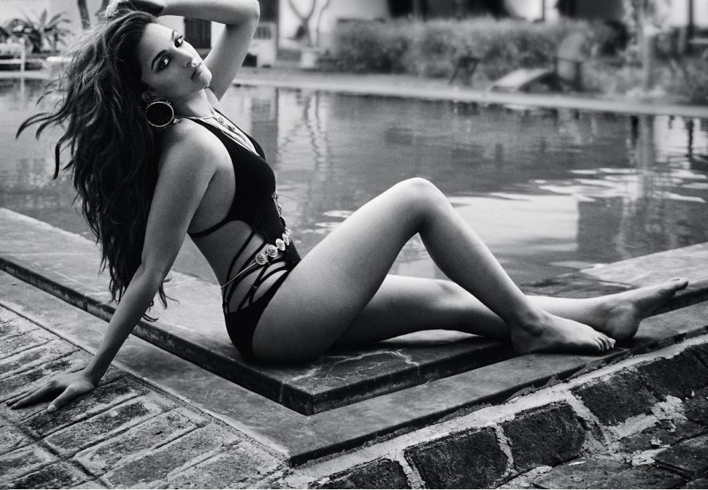 kiara adwani wallpapers,kiara adwani hot pics,kiara adwani sexy pics,kiara adwani latest pics,kiara adwani movie,kiara adwani hot photo,bollywood ,wallpappers