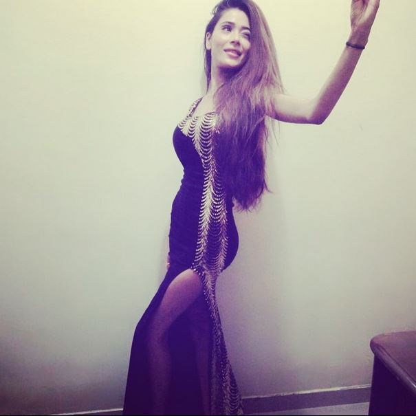 sara khan bahu,sara khan wallpapers,sara khan hot pics,sara khan sexy pics,sara khan latest pics,sara khan movie, m3 movie, m3 movie actress, m3 movie hot actress
