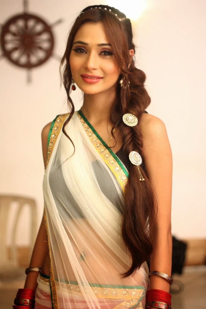 sara khan bahu,sara khan wallpapers,sara khan hot pics,sara kha...