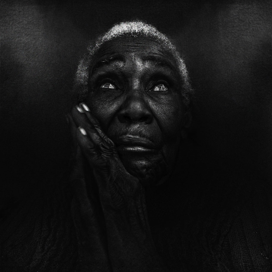 Lee jeffries, lee jeffries photography, amazing, homeless around the world, homeless people, homeless man photos, homeless peoples photos, man without home in america, omg, photographer, photography, portraits, photo series, london, viral, фото, aaron draper, self taught photographer, black & white photography, black & white portraits, street photography