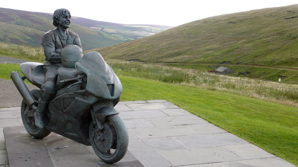 Isle Of Man Motorcycle Race Deaths / TOURISTE TROPHY FATAL CRASH 2019