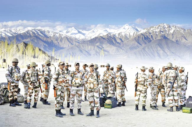 Paramilitary forces, indian paramilitary forces , bsf, cisf,crpf,assam riffles, ssb,sff,itbp, indian army,