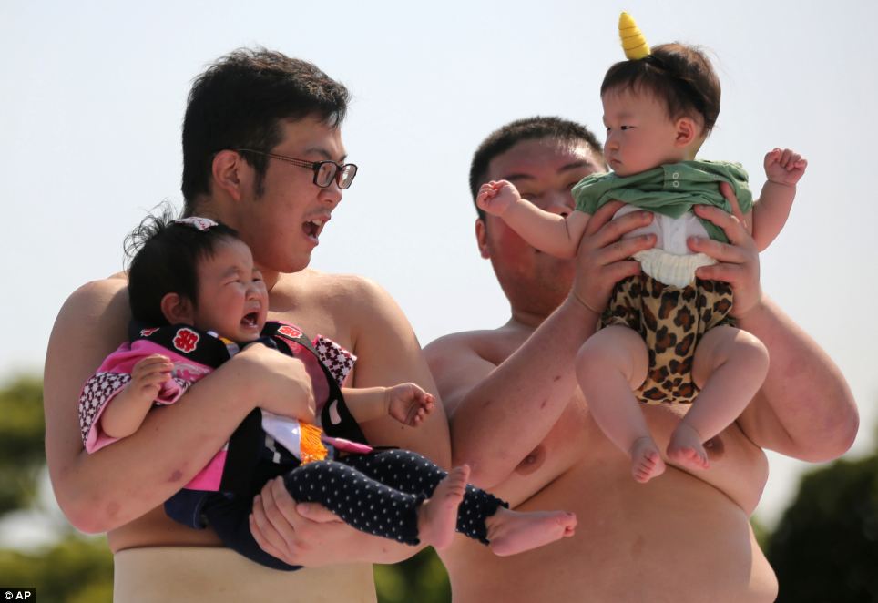 japanese festivals, japan, asia, tokyo, crying baby festival, weird, temple, nakizumo festival, worlds strangest festivals