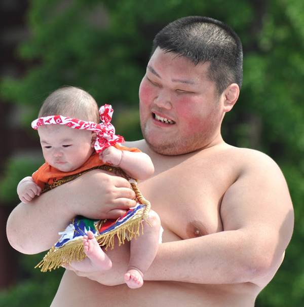 japanese festivals, japan, asia, tokyo, crying baby festival, weird, temple, nakizumo festival, worlds strangest festivals