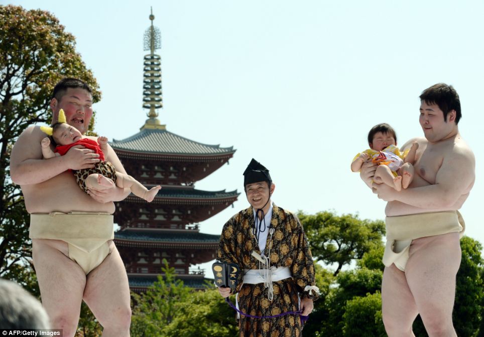 japanese festivals, japan, asia, tokyo, crying baby festival, weird, temple, nakizumo festival, worlds strangest festivals