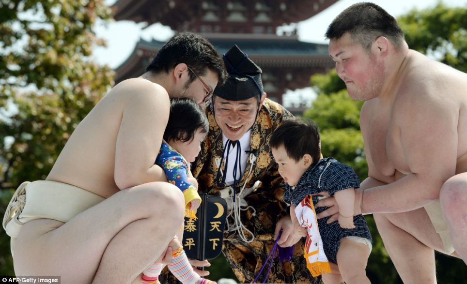 japanese festivals, japan, asia, tokyo, crying baby festival, weird, temple, nakizumo festival, worlds strangest festivals