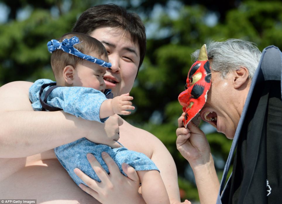 japanese festivals, japan, asia, tokyo, crying baby festival, weird, temple, nakizumo festival, worlds strangest festivals