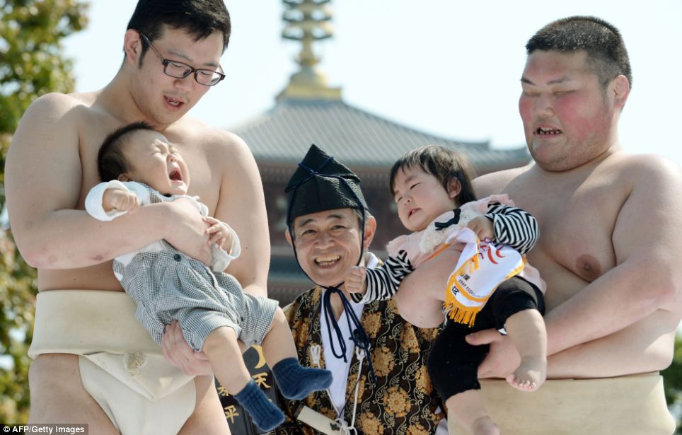 japanese festivals, japan, asia, tokyo, crying baby festival, weird, temple, nakizumo festival, worlds strangest festivals