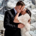 11 Epic Pics of Couple Who Gets Married On Mount Everest (10)
