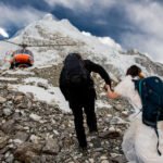 11 Epic Pics of Couple Who Gets Married On Mount Everest (2)