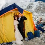 11 Epic Pics of Couple Who Gets Married On Mount Everest (5)