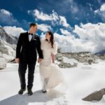 11 Epic Pics of Couple Who Gets Married On Mount Everest (6)