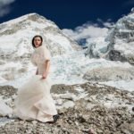 11 Epic Pics of Couple Who Gets Married On Mount Everest (7)