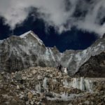 11 Epic Pics of Couple Who Gets Married On Mount Everest (8)
