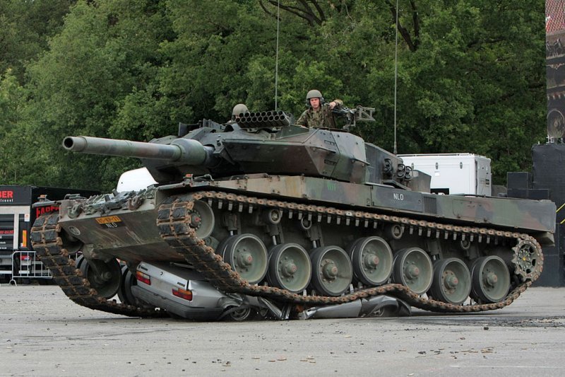 cool photos, tank photos, tank vs car, tank crushes car, germany, amry, military