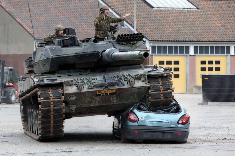 Cool photos, tank photos, tank vs car, tank crushes car, germany, amry, military