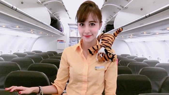 Viral Hot Taiwanese Flight Attendant With Doll Like