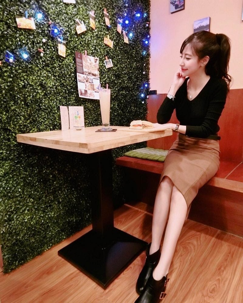 Viral: Hot Taiwanese Flight Attendant With Doll-Like ... Viral: Hot Taiwanese Flight Attendant With Doll-Like ... - 800 x 999 jpeg 172kB